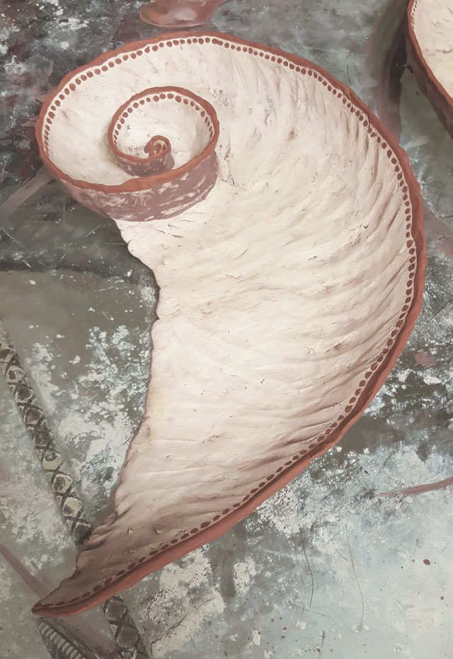 The beautiful variety in fossil spiral shells - art inspiration at the natural history museum, click through for more pictures! (ceramic sculpture by Jenny Hoople)